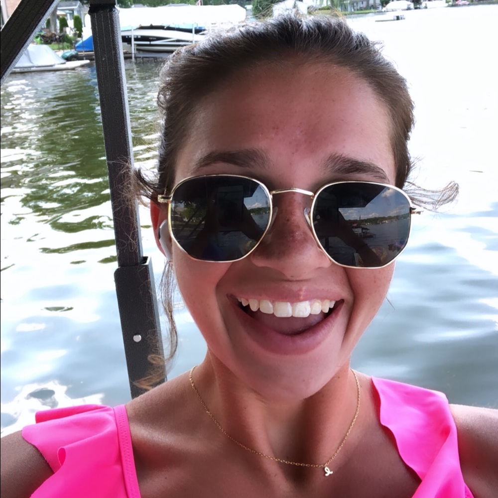 Meet your Posher, Emma